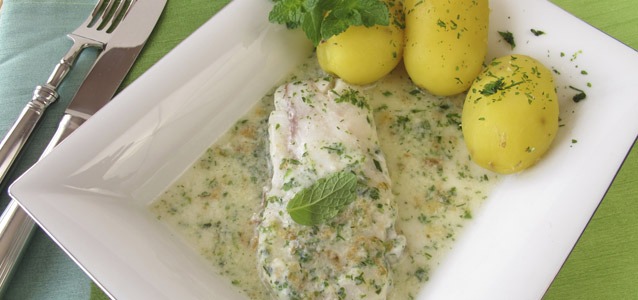 Kabeljau mit Kräutersauce: gesunder Fisch mit würzigen Kräutern