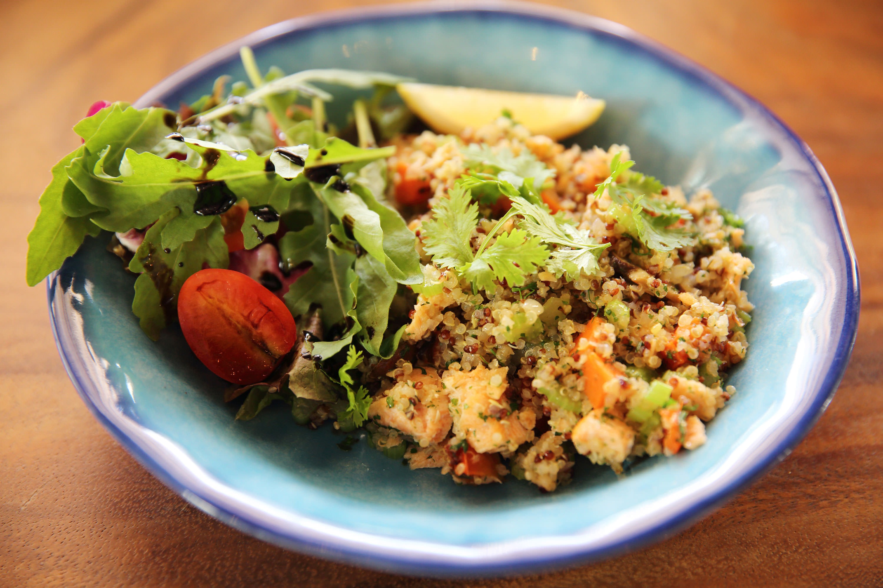 Quinoa mit Thunfisch in scharfer Gemüsesoße | VidaVida Rezept