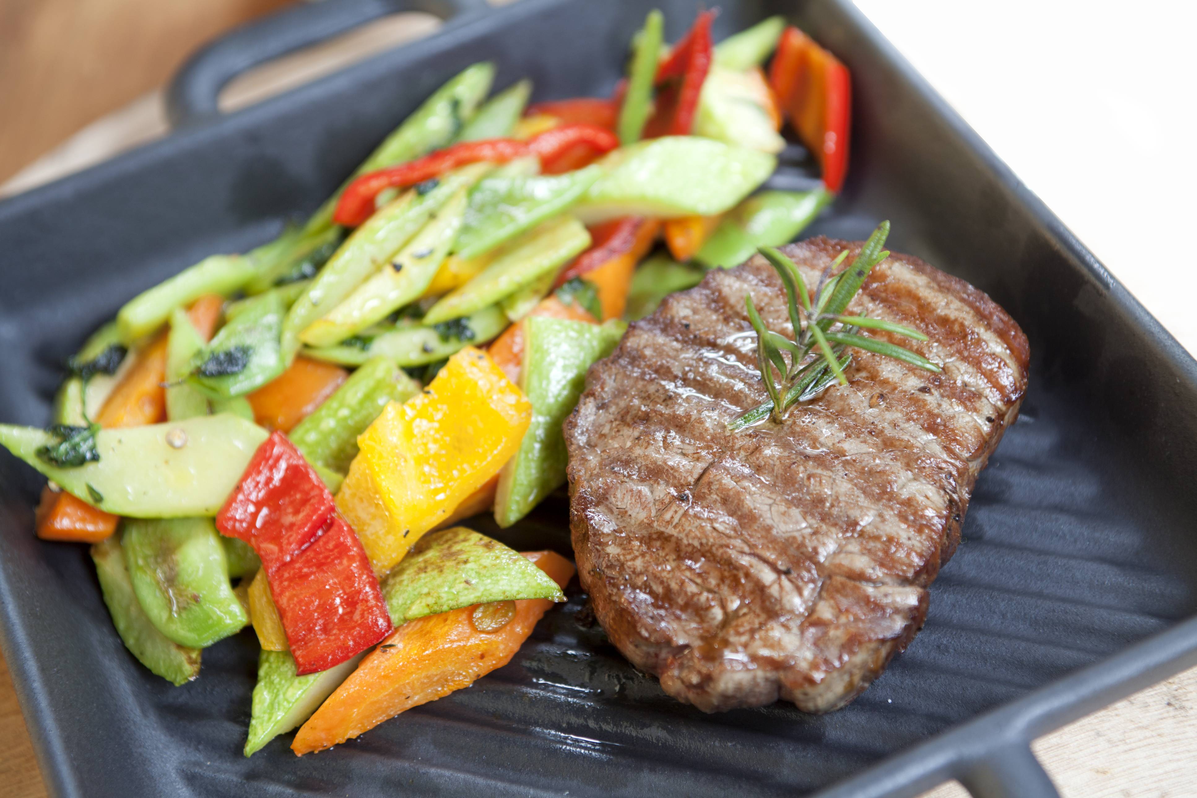 Bunte Gemüsepfanne mit Steak | VidaVida Rezept