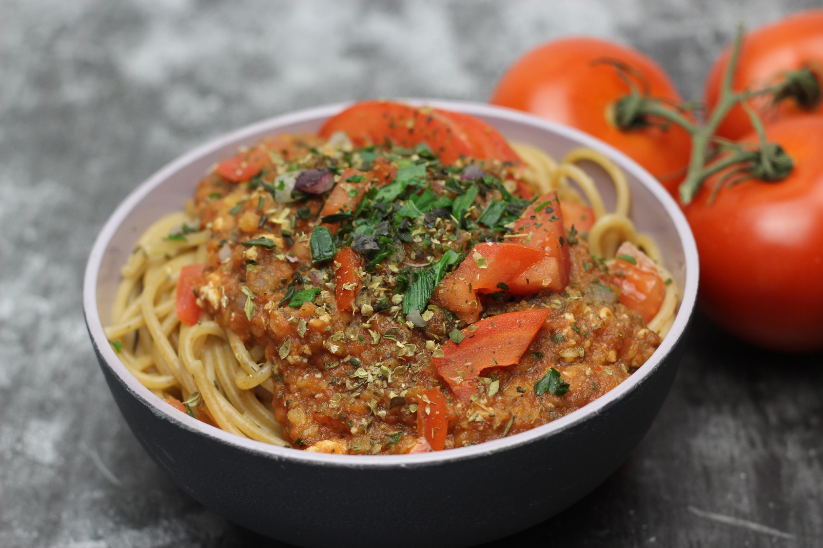 Nudeln mit roter Linsen-Bolognese | VidaVida Rezept