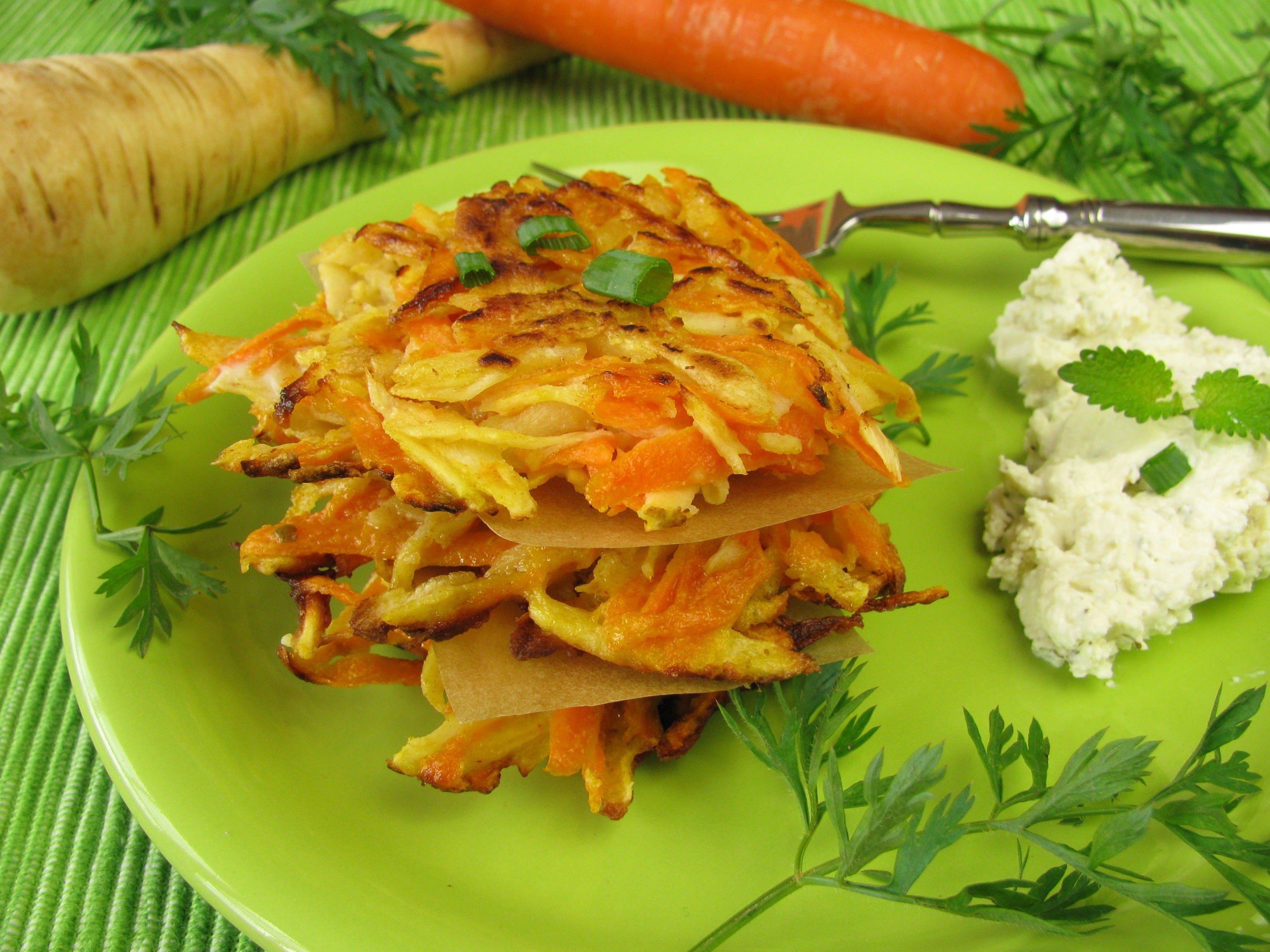 Leichte Möhren-Pastinaken-Puffer | VidaVida Rezept