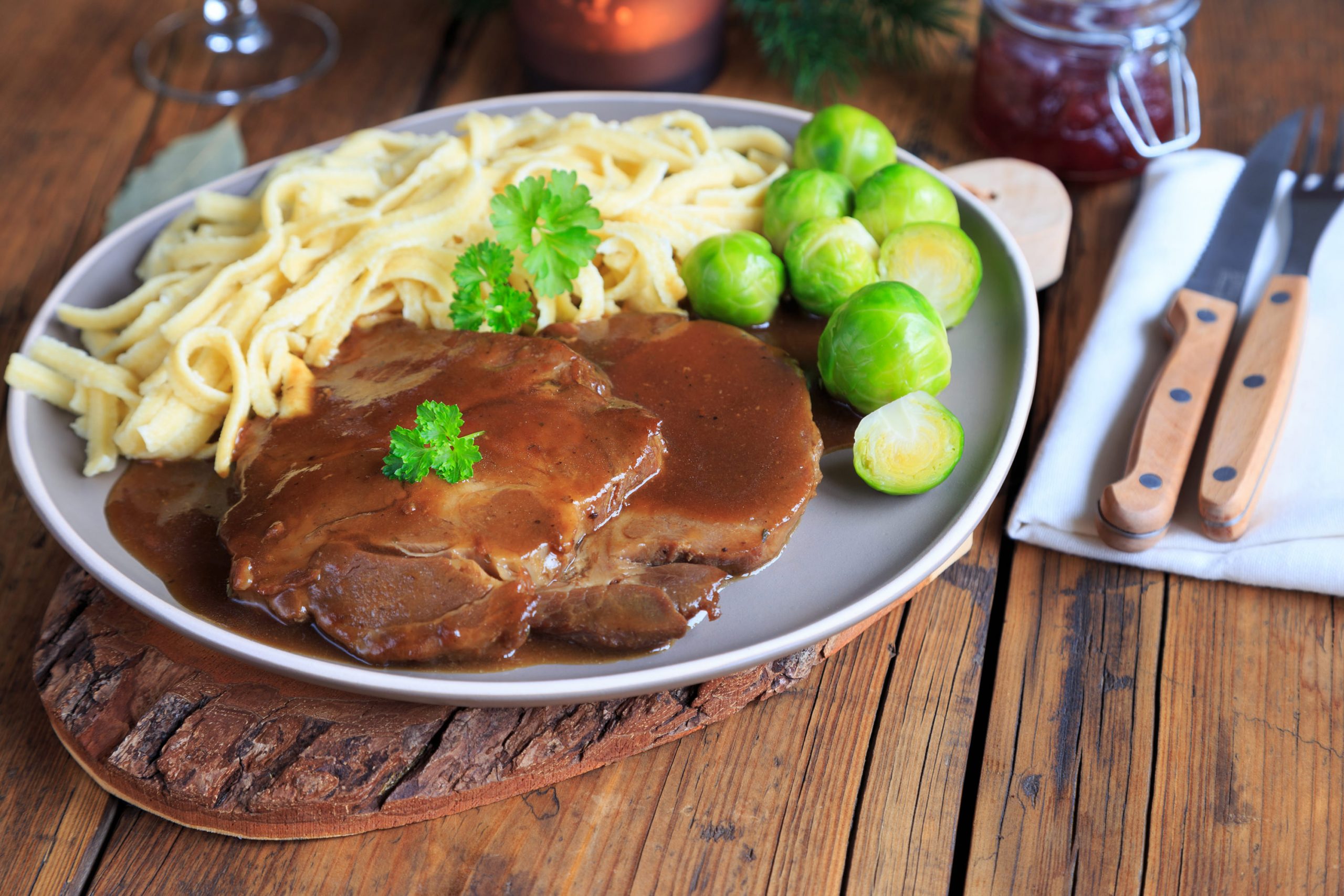 Schweinebraten mit Spätzle und Gemüse | VidaVida Rezept