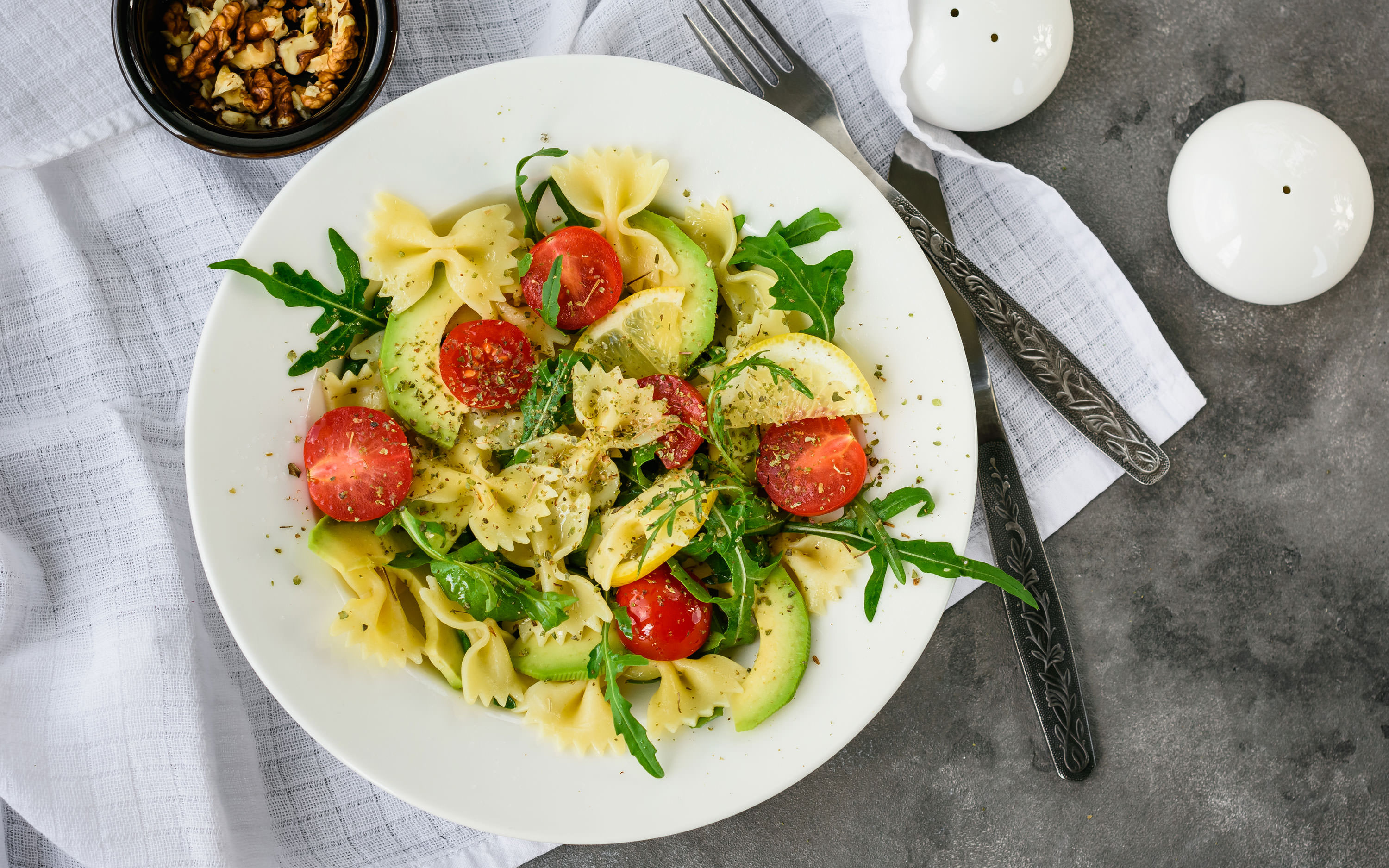 Nudel-Tomatensalat mit Avocado| VidaVida Rezept