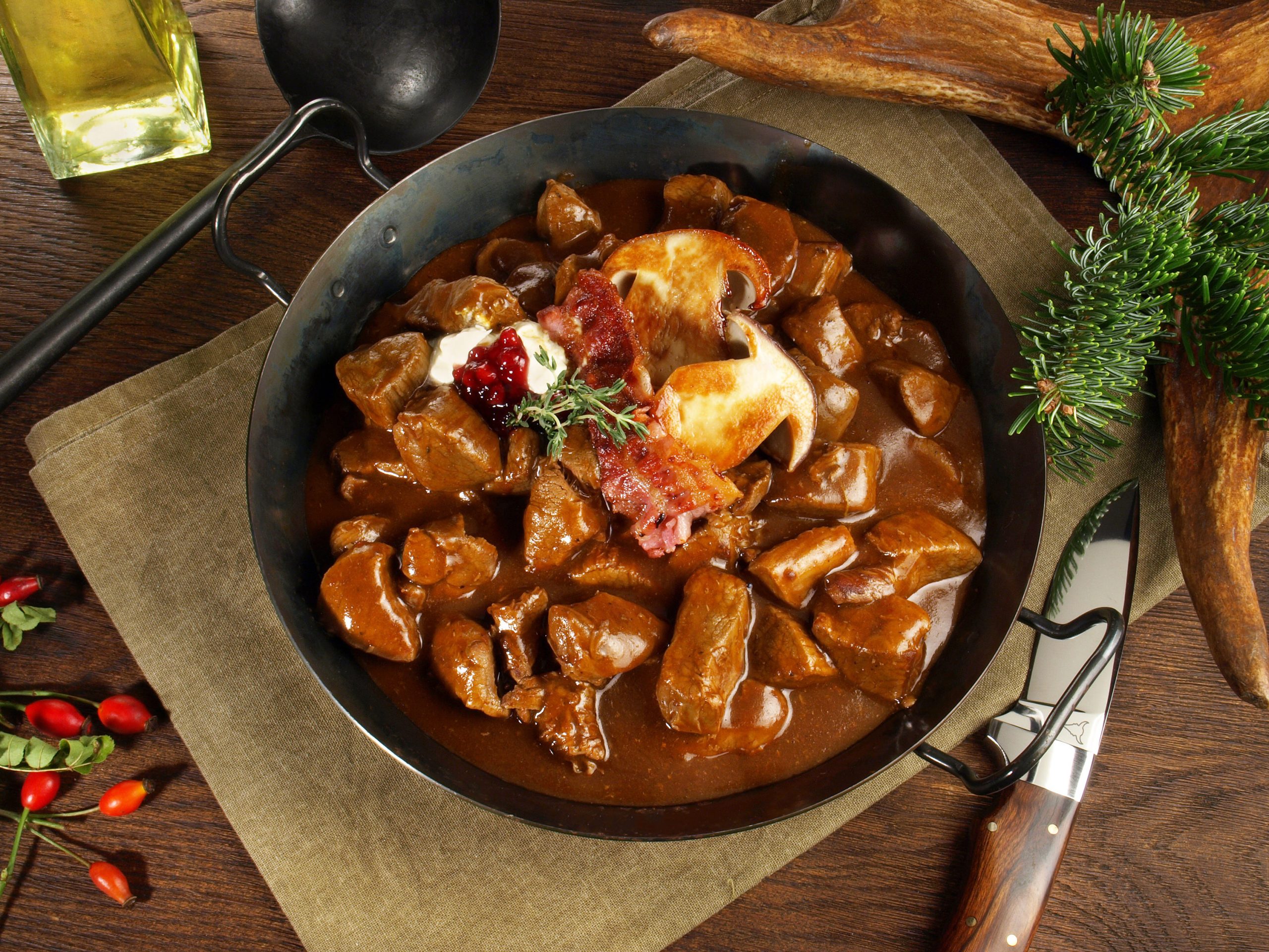Hirschgulasch Mit Wildpreiselbeeren - Rezepte Suchen
