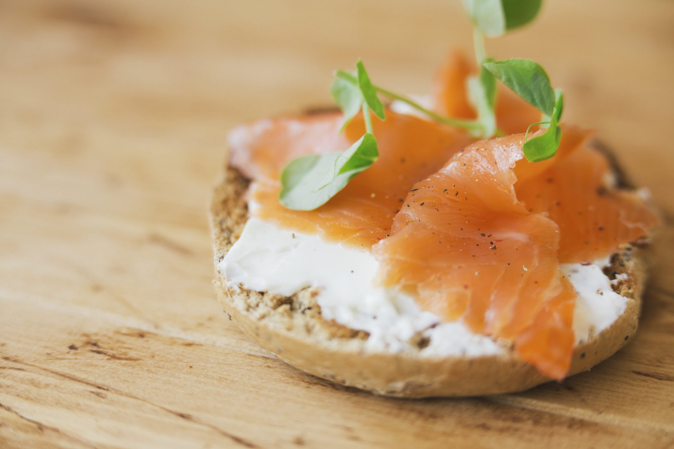 Baguette mit Kräuteraufstrich und Lachs | VidaVida Rezept